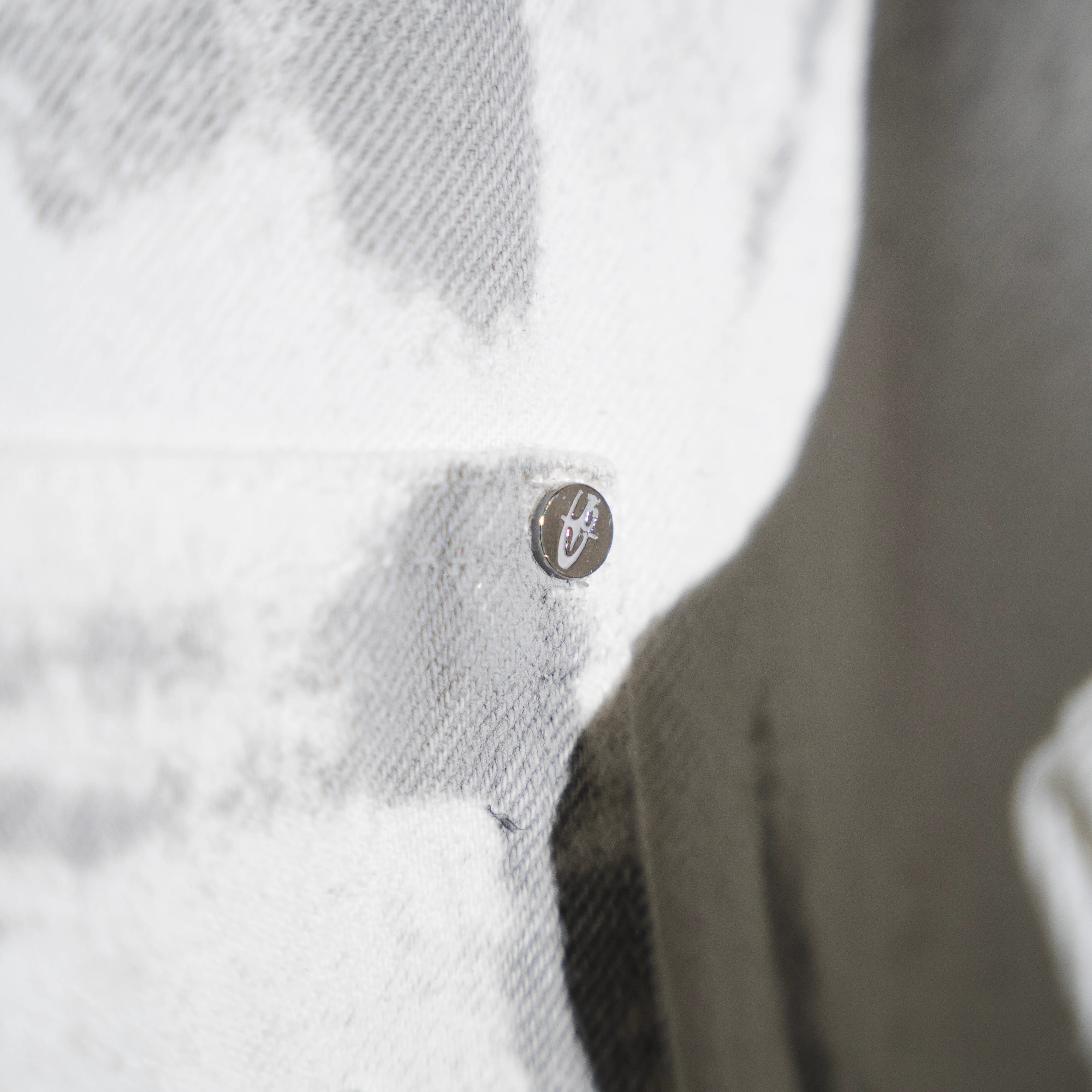 ESSENTIAL CONCRETE JEANS - Image 4